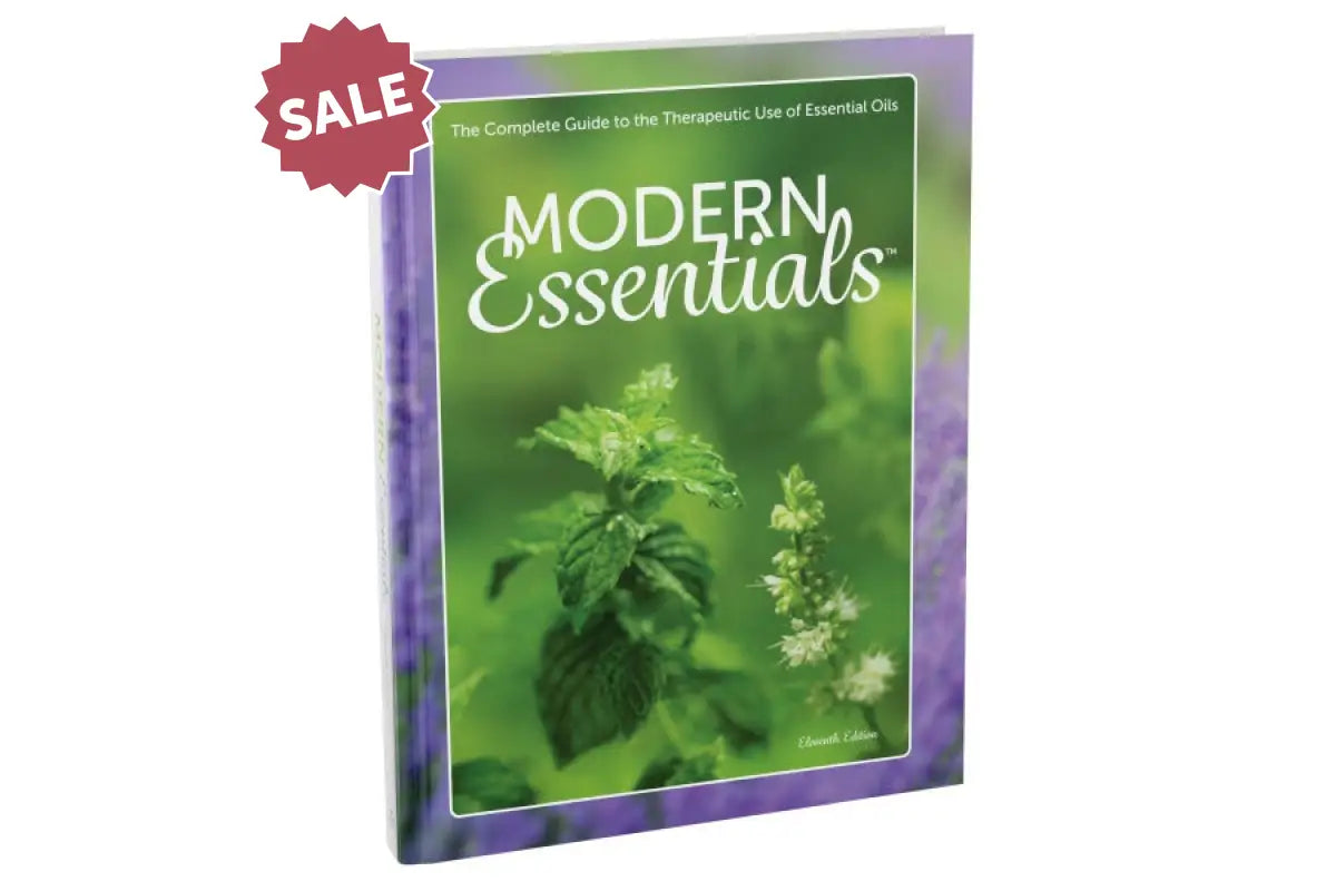 Modern Essentials *4th Edition* a Contemporary Guide to the Therapeutic Use  of Essential Oils (The NEW 4th Edition) [Hardcover]